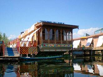 Young Alzira Group of Houseboats, Srinagar 2